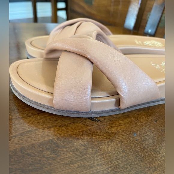 Tan Vince Camuto slides - Picture 5 of 10